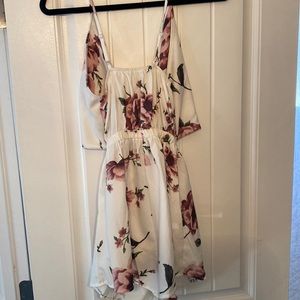 This amazing dress is a size M from Zaful. Great for any tropical vacation.